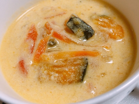 ストーブでとろとろ　かぼちゃの豆乳味噌スープ